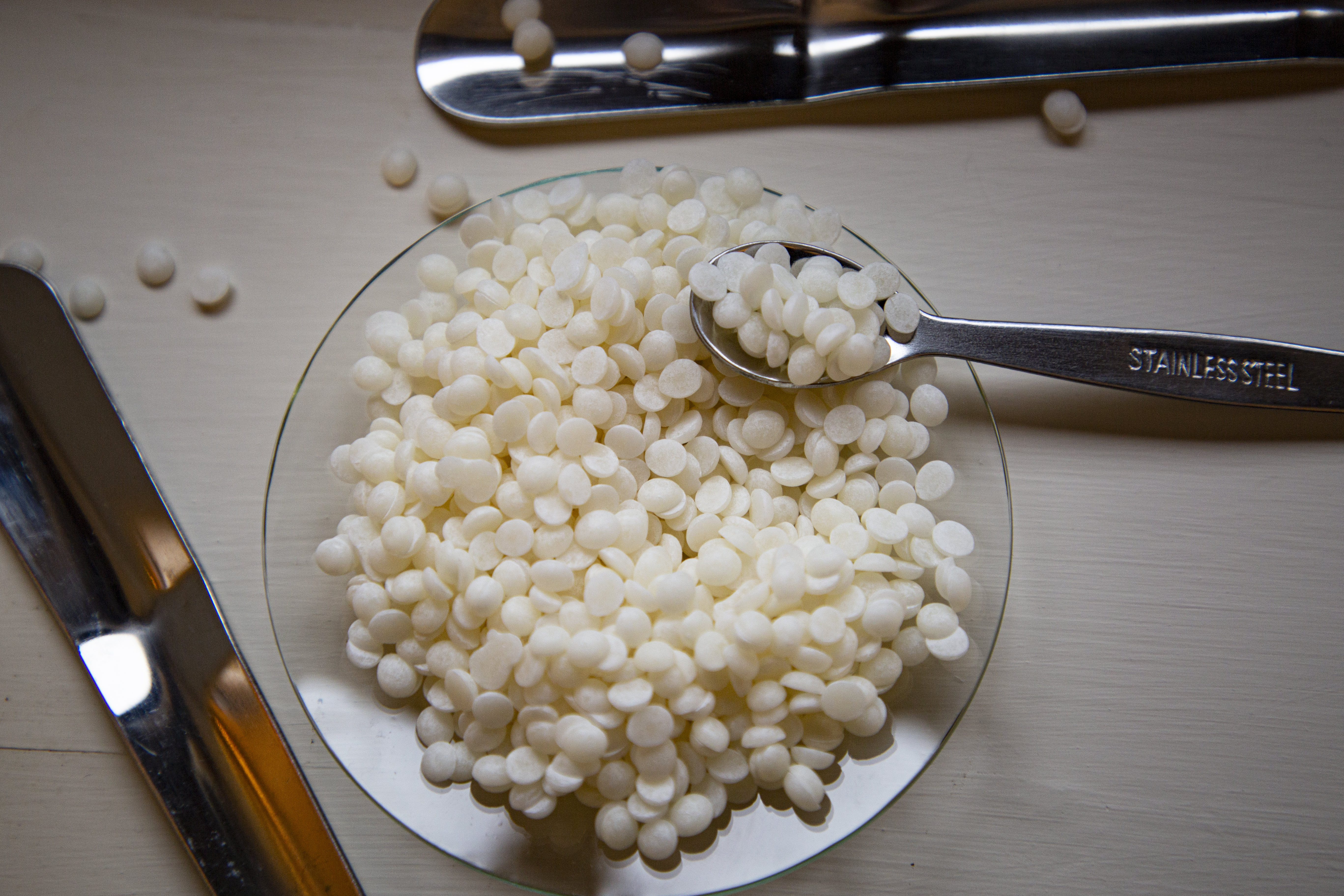 5 Vegan Beeswax Alternatives for Natural Skincare (+ Free Sweet Orange Lip Balm Recipe!) Natural Skincare Ingredients