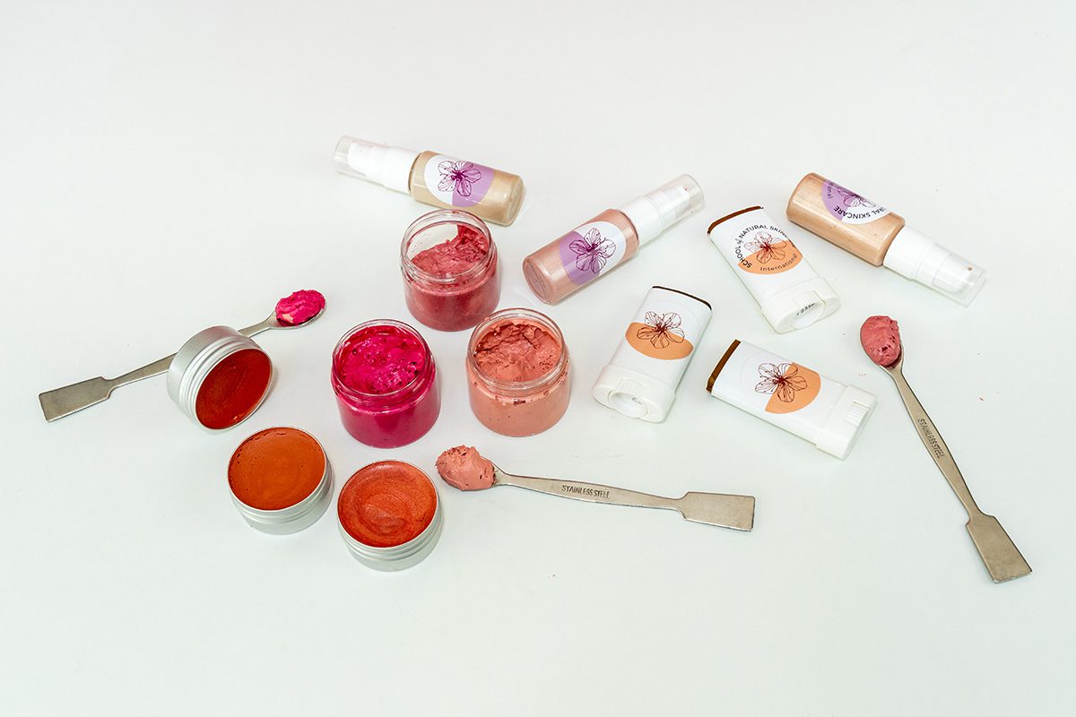 Formulating Natural Blushers, Bronzers and Highlighters in 5 Different Formats Makeup Formulation