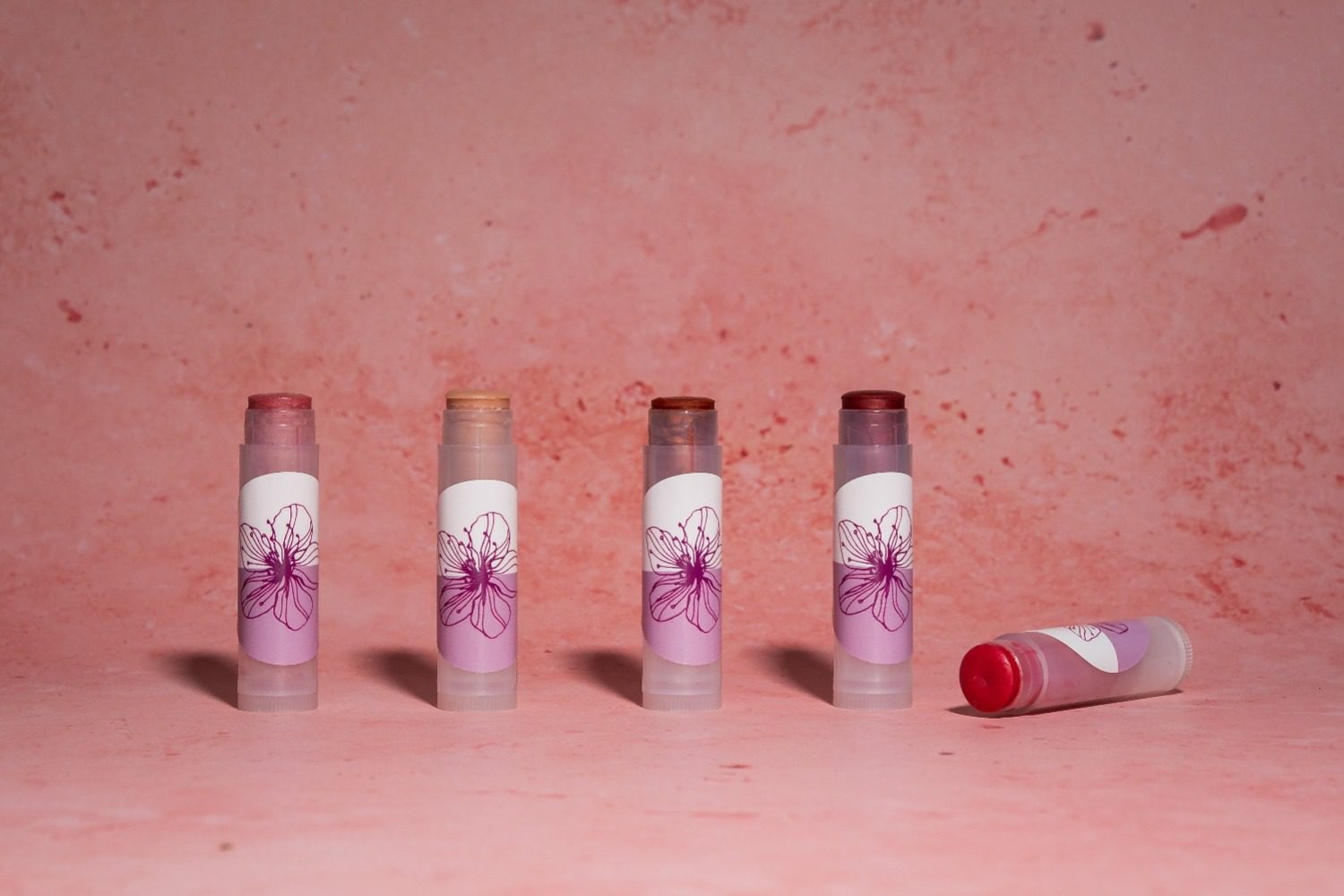 Matte vs Shimmery Makeup: Using Pigments and Micas to Create Your Perfect Finish Makeup Formulation